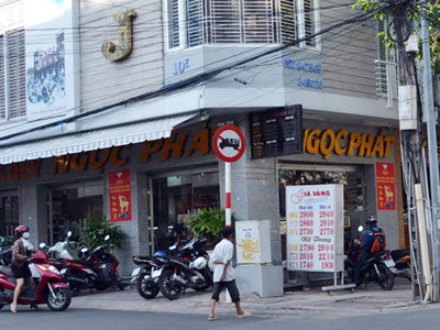 Hai nghi can Trung Quốc lừa bán 58 kg vàng giả bị bắt