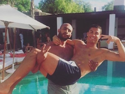 Ronaldo bị cáo buộc có quan hệ đồng tính