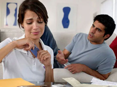 "Thói hư tật xấu" của phụ nữ tuổi 40: Mở miệng là... tiền!