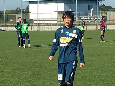 Tuấn Anh ký hợp đồng với Yokohama vào 12/12