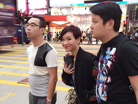 Vợ chồng Trà My Idol "trốn con" đi du hí Hồng Kông