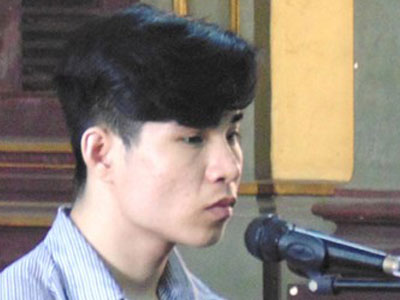 Mẹ bị đâm chết khi ngăn nam thanh niên đánh con mình