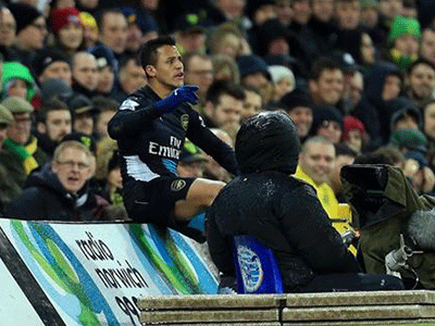 Wenger: “Sanchez suýt bị giết chết trên sân”