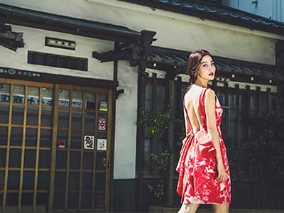 Diễm My 9x khoe lưng trần gây "náo loạn" phố Nhật