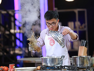MasterChef: Chàng tiến sĩ điển trai bất ngờ ra về trước Chung kết