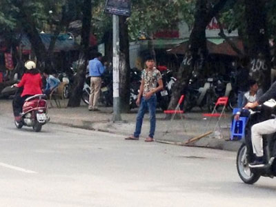 Đời trai vẫy ở phố đêm ven hồ