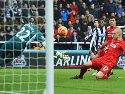 Thua Newcastle 0-2, Liverpool vẫn đứng ngoài top 5