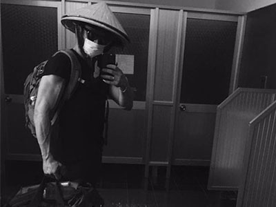 Zac Efron khoe ảnh tới Việt Nam