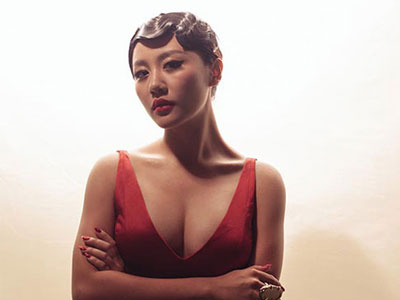 Văn Mai Hương gây bất ngờ với hình ảnh nóng bỏng