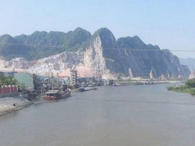 Dùng điếu cày đánh bạn bất tỉnh rồi đẩy xuống sông
