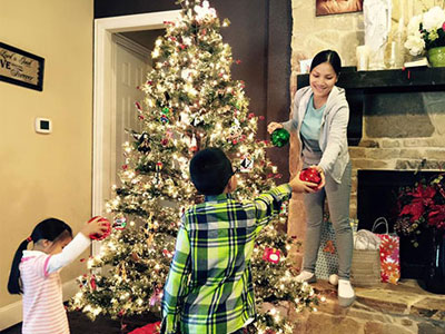 Gia đình sao Việt rộn ràng trang trí nhà cửa đón Noel