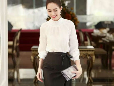 Hoa hậu Thu Thảo “kín cổng cao tường” vẫn xinh đẹp ngất ngây