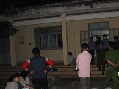 Nghi án chồng tự đâm thủng tim vì... vợ đòi ly dị