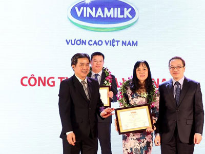Vinamilk vươn lên vị trí số 1 trong Top 10 doanh nghiệp tư nhân lớn nhất Việt Nam năm 2015