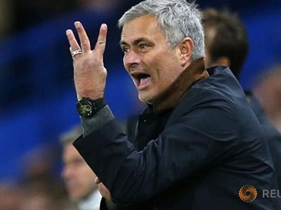 Abramovich cười và Mourinho lại là vua