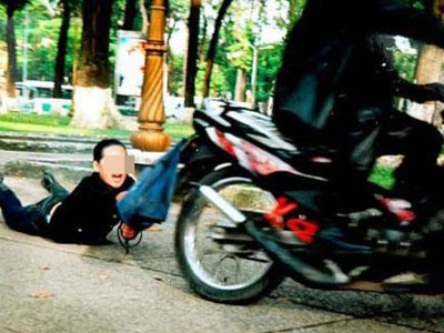 Cướp hơn 100 triệu gần trụ sở công an huyện