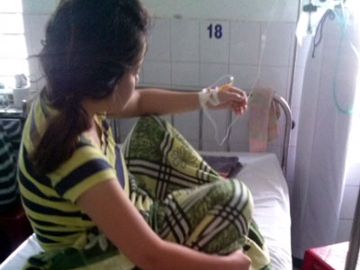 Đốt than sưởi ấm trong lúc ngủ, cả gia đình gặp nạn