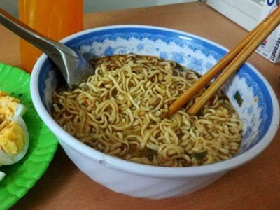 Tại sao phải kìm hãm thói quen ăn mì gói?