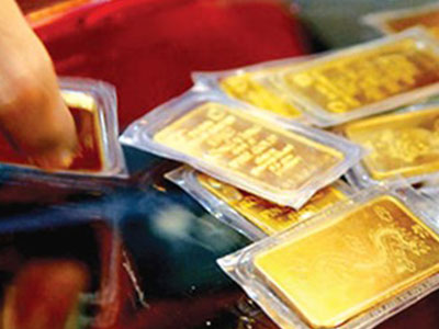 Vàng giảm nhẹ, tỷ giá USD thay đổi chóng mặt