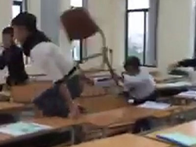 Nam sinh rủ "đầu gấu" đánh hội đồng bạn học ngay trên giảng đường?