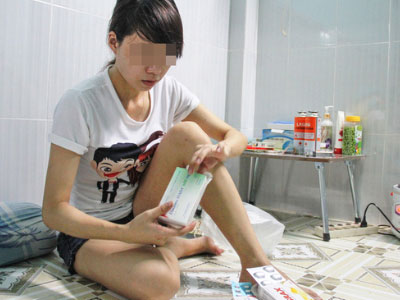 9 nữ công nhân nghi phơi nhiễm HIV vì bị đâm vào ngực