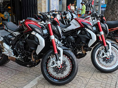 Cận cảnh MV Agusta Dragster 800RR 2015