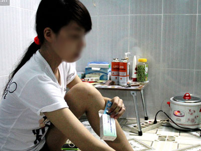 Nữ công nhân bị đâm kim tiêm vào ngực: “5 ngày qua tôi không dám ra khỏi phòng”