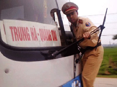 "CSGT đang nhầm lẫn giữa quyền hạn với quyền lực"