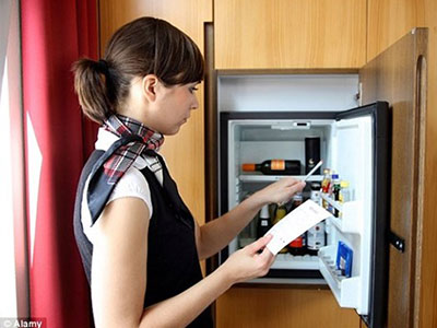 "Đại gia" bòn từng giọt dầu gội, sữa tắm trong nhà nghỉ