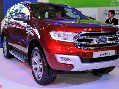 Ford Everest 2016 giá cao, khách choáng