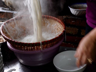 Hai chất độc trong bún, phở bạn đang ăn hàng ngày
