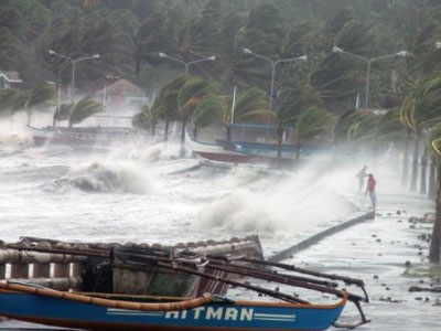 Siêu bão đổ bộ Philippines, hơn 700.000 người được sơ tán