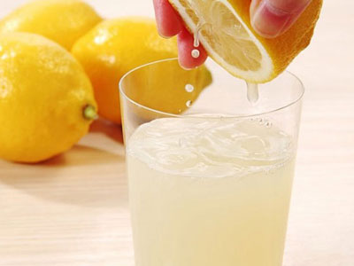 10 lý do bạn nên uống nước chanh ấm mỗi sáng