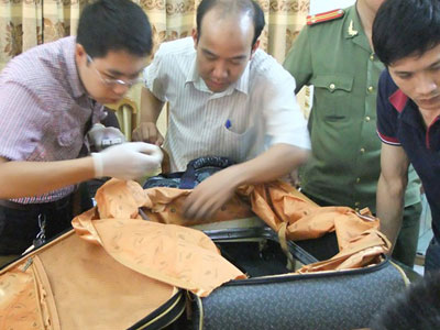 15 kg ma túy giấu trong valy hành khách