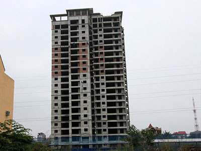 Một giáo viên rơi từ tòa nhà 20 tầng tử vong