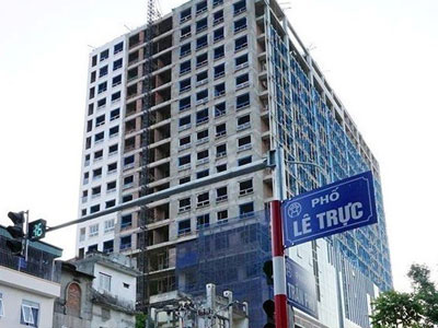 Tháo dỡ phần vi phạm nhà 8B Lê Trực: Chủ đầu tư kêu khó