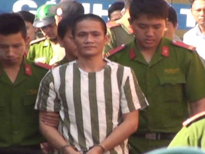 Thực nghiệm điều tra vụ "cha giết con 5 tuổi, chôn xác bên nhà"