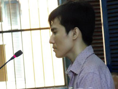 Mua 5 lít xăng phóng hỏa đốt cả nhà người yêu