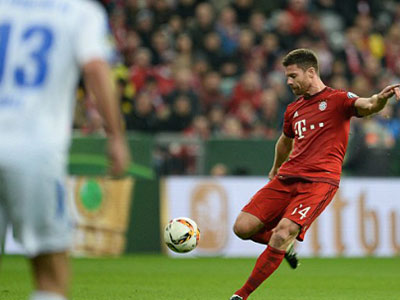 Xabi Alonso lập siêu phẩm, Bayern vào tứ kết Cup quốc gia