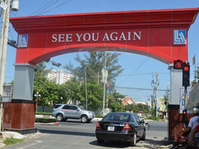 Đại gia Lê Ân dọa kiện nếu bị đập cổng
