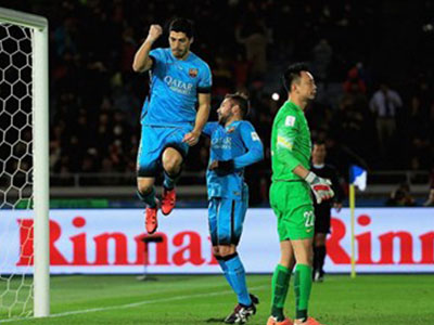 Suarez lập hat-trick, Barca vùi dập đội bóng Trung Quốc