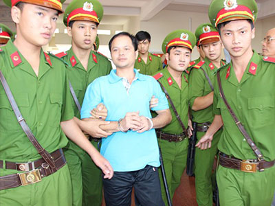 Đòi đổi chai Number 1 có ruồi lấy 500 triệu bị phạt 7 năm tù