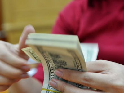 Người gửi đôla xót xa khi lãi suất về 0%