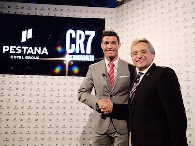 Ronaldo chi 54 triệu bảng, xây khách sạn… dưỡng già