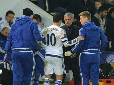 Từ chuyện Mourinho tố bị phản bội: "Bẻ ghế" HLV chỉ còn là hiện tượng
