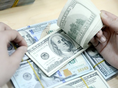 Lãi suất về 0%: Ai còn muốn giữ USD?