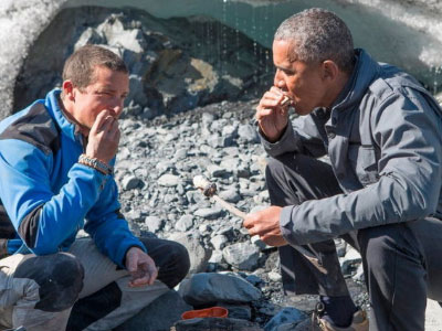 Tham gia truyền hình thực tế, ông Obama từ chối uống... nước tiểu