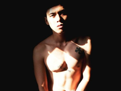 Tiết lộ chuyện bị "gạ tình" của mẫu nam chuyên chụp ảnh nude