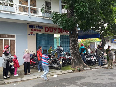 Chủ nhà đi ăn cưới, tiệm vàng bị trộm đột nhập
