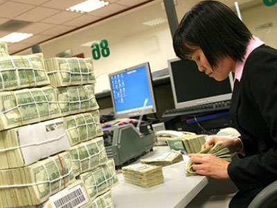 Lãi suất USD xuống 0%: NHNN có thể rơi vào bẫy thanh khoản